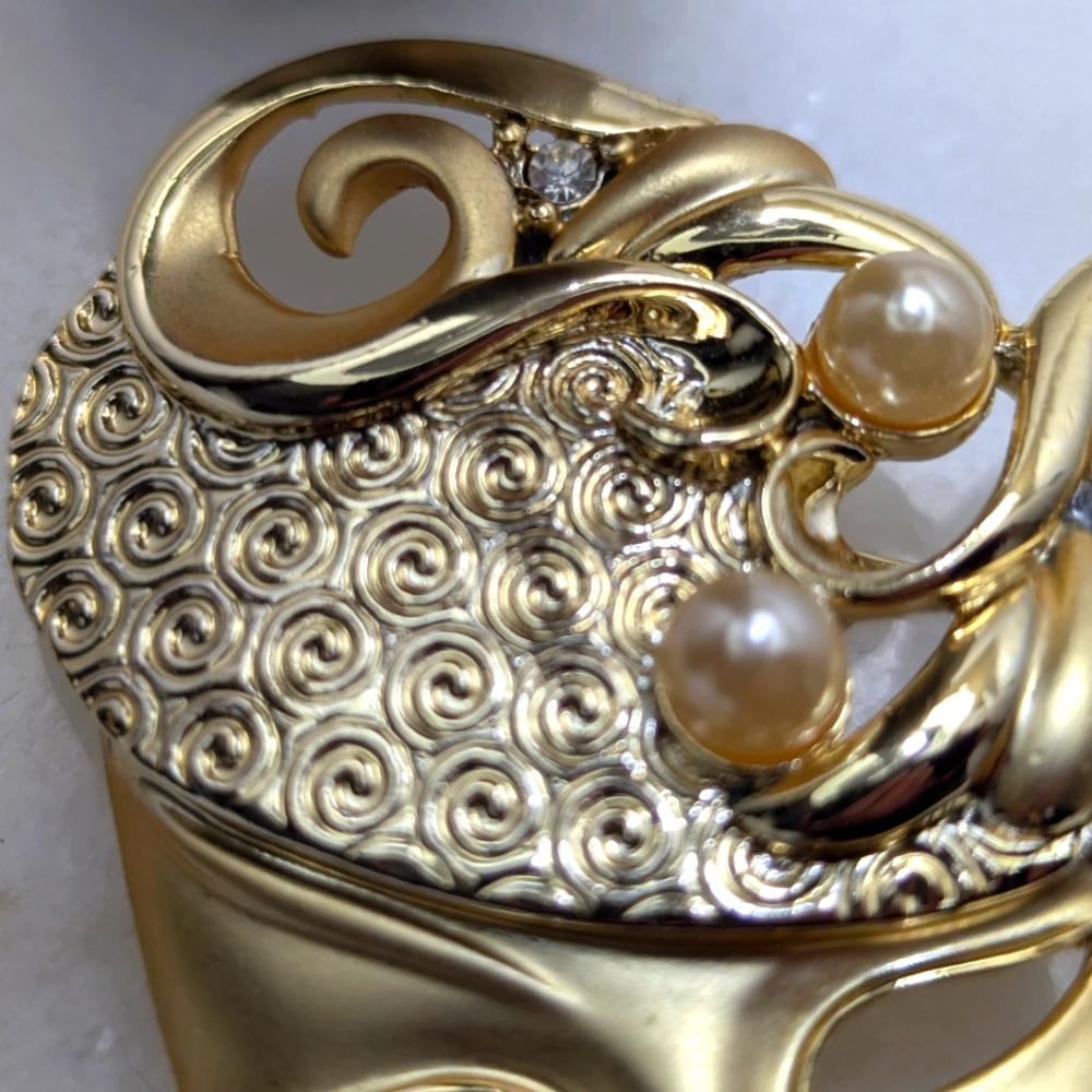 Mask Brooch - Picture 3 of 5
